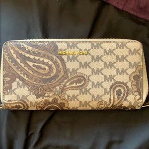 Michael kors wallet